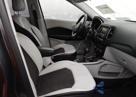 2018 Jeep Compass Latitude 4X4 z USA, uszkodzony, nr VIN 3C4NJDBB1JT434943